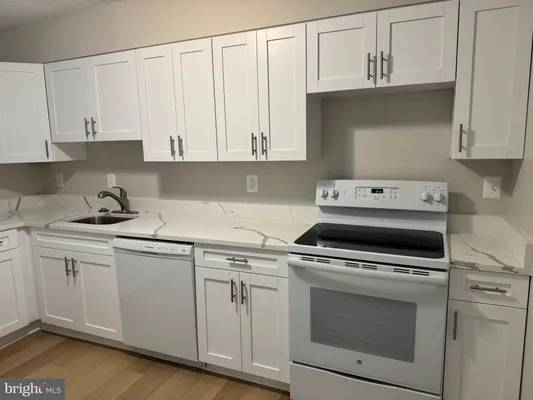 Property Slideshow image 2 of 16 | 15107 interlachen dr 2-620, Silver Spring, MD, 20906