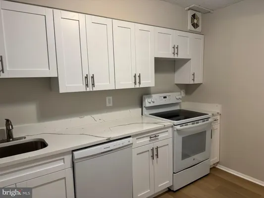 Property Slideshow image 3 of 16 | 15107 interlachen dr 2-620, Silver Spring, MD, 20906