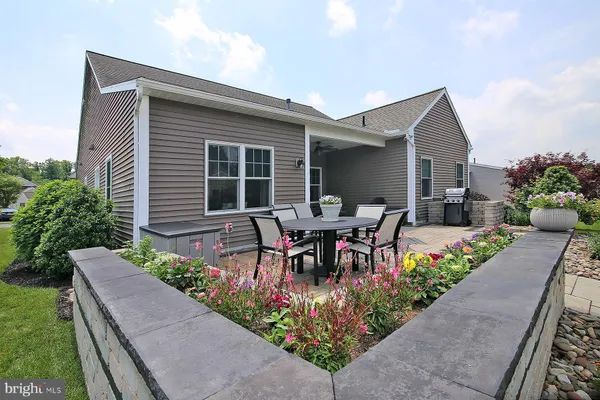 Property Slideshow image 3 of 48 | 1034 grant cir, Lebanon, PA, 17042