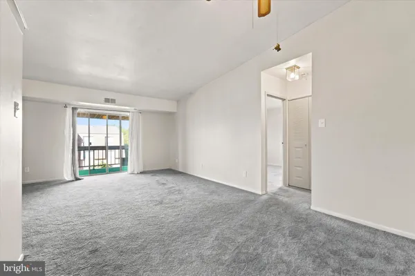 Property Slideshow image 3 of 25 | 58201 delaire landing rd 201, Philadelphia, PA, 19114
