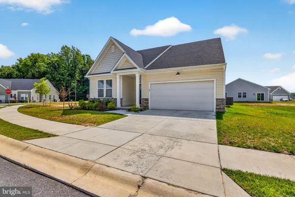 Property Slideshow image 2 of 41 | 23 carney ct, Dover, DE, 19904