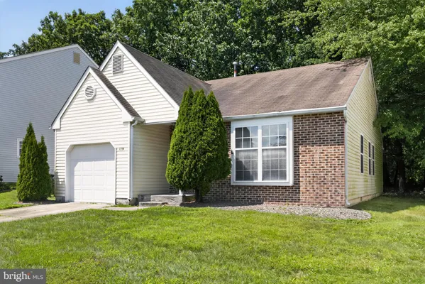 Property Slideshow image 2 of 15 | 629 panama ct, Williamstown, NJ, 08094