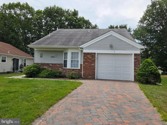 Property Slideshow image 2 of 32 | 9 dove tree ct, Barnegat, NJ, 08005