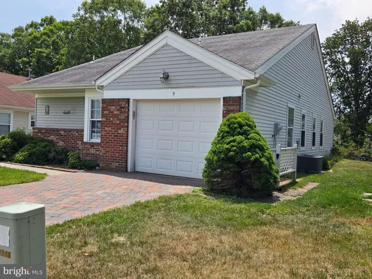 Property Slideshow image 3 of 32 | 9 dove tree ct, Barnegat, NJ, 08005