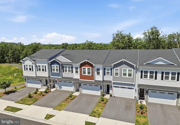 Property Slideshow image 3 of 58 | 120 choke cherry ct, Lake Frederick, VA, 22630