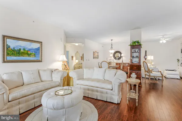 Property Slideshow image 3 of 60 | 19350 magnolia grove sq 406, Leesburg, VA, 20176