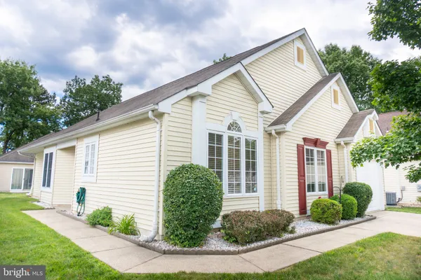 Property Slideshow image 3 of 19 | 5 stewart ct, Jackson, NJ, 08527