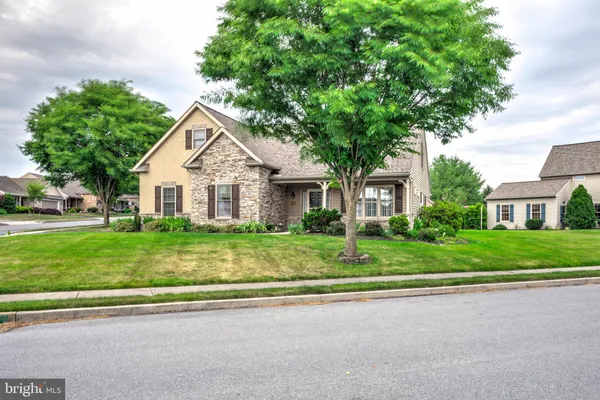 Property Slideshow image 3 of 60 | 749 heather rdg, Manheim, PA, 17545