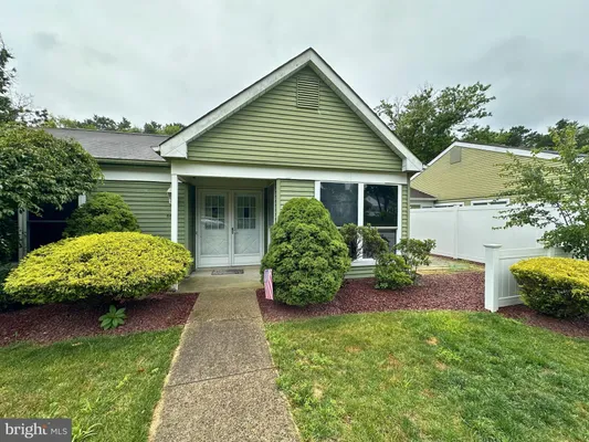 Property Slideshow image 2 of 5 | 680 huntington dr b, Manchester Township, NJ, 08759
