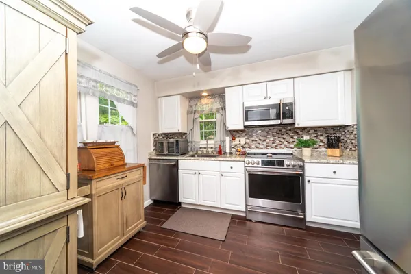 Property Slideshow image 2 of 17 | 6 stoneham pl, Manchester Township, NJ, 08759