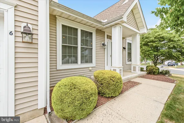 Property Slideshow image 3 of 62 | 6 valley stream pl, Barnegat, NJ, 08005