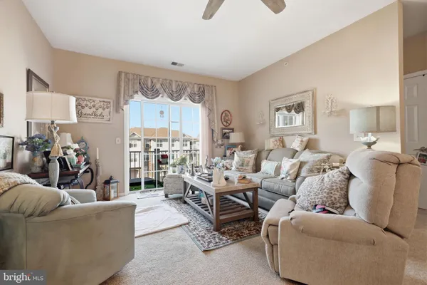 Property Slideshow image 3 of 18 | 5309 knox ct 5309, Warwick, PA, 18974