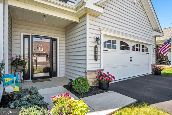 Property Slideshow image 3 of 56 | 221 loyal dr, Mechanicsburg, PA, 17050