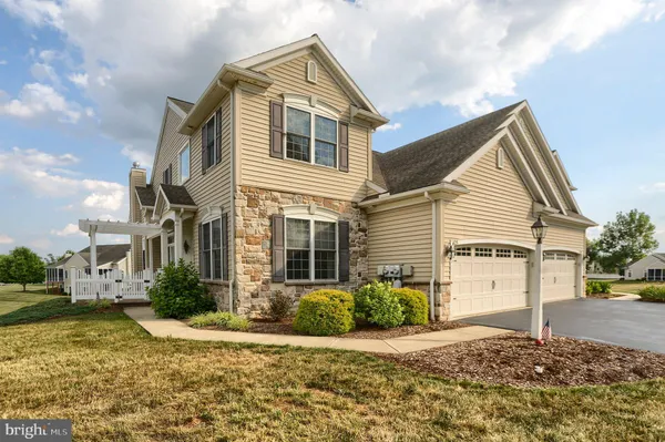 Property Slideshow image 3 of 47 | 425 carmella dr, Mechanicsburg, PA, 17050