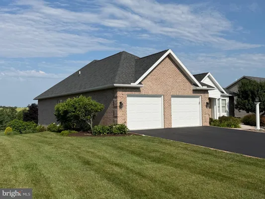 Property Slideshow image 3 of 6 | 6147 merion dr, Fayetteville, PA, 17222