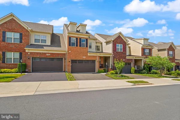 Property Slideshow image 2 of 108 | 44238 silverpalm grove ter, Leesburg, VA, 20176