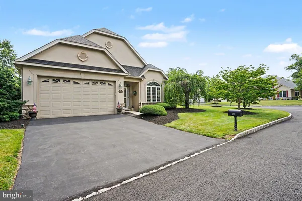 Property Slideshow image 2 of 39 | 290 kingsfield dr, Souderton, PA, 18964
