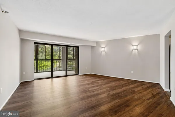 Property Slideshow image 3 of 10 | 15107 interlachen dr 2-303, Silver Spring, MD, 20906
