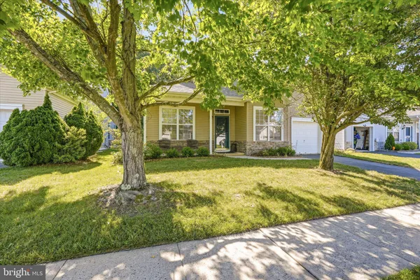 Property Slideshow image 3 of 52 | 23 robin la la, Barnegat, NJ, 08005