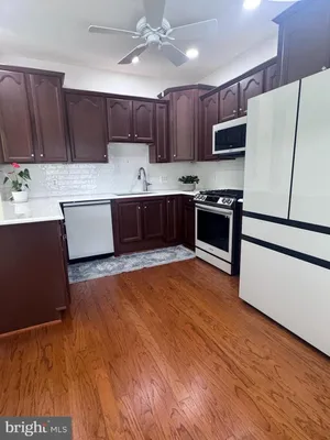 Property Slideshow image 2 of 6 | 7055 heritage hunt dr 111, Gainesville, VA, 20155