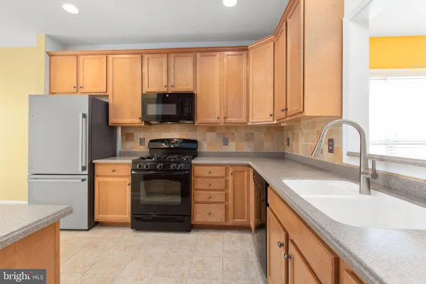Property Slideshow image 2 of 39 | 76 denison st, Fredericksburg, VA, 22406