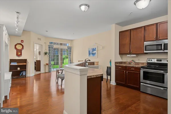 Property Slideshow image 3 of 23 | 2000 fountainview cir 114, Newark, DE, 19713