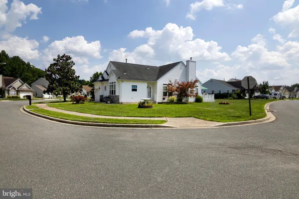 Property Slideshow image 3 of 40 | 575 riviera dr, Williamstown, NJ, 08094