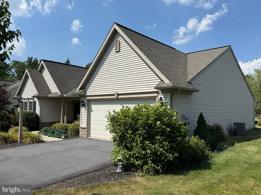Property Slideshow image 3 of 10 | 32 loganberry ct, Womelsdorf, PA, 19567
