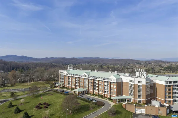 Property Slideshow image 2 of 14 | 500 crestwood dr 1208, Charlottesville, VA, 22903