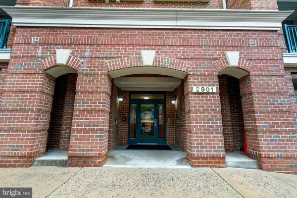 Property Slideshow image 2 of 10 | 2901 saintsbury plz 404, Fairfax, VA, 22031
