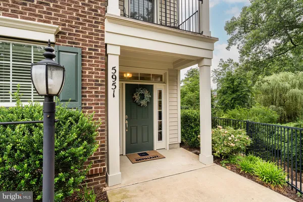 Property Slideshow image 3 of 51 | 5951 clapton ct, Alexandria, VA, 22310