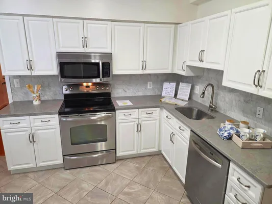 Property Slideshow image 3 of 38 | 2900 n leisure world blvd 211, Silver Spring, MD, 20906