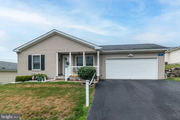 Property Slideshow image 3 of 31 | 71 random rd, Douglassville, PA, 19518