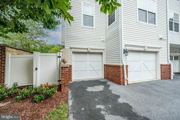 Property Slideshow image 3 of 33 | 3011 dexter dr 1106, Ellicott City, MD, 21043