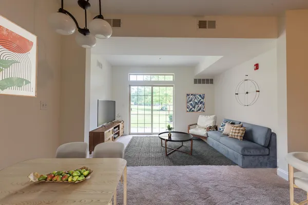 Property Slideshow image 2 of 27 | 2000 fountainview cir 2108, Newark, DE, 19713