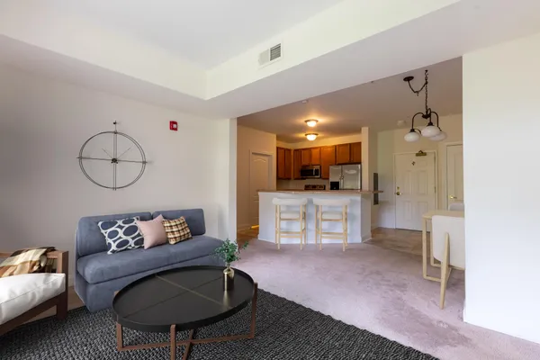Property Slideshow image 3 of 27 | 2000 fountainview cir 2108, Newark, DE, 19713