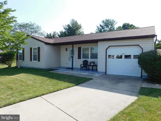 Property Slideshow image 2 of 26 | 5603 honeysuckle ct, Frederick, MD, 21703