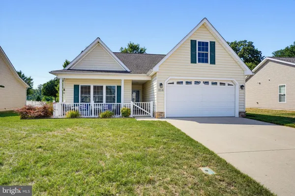 Property Slideshow image 2 of 39 | 216 n red haven ln, Dover, DE, 19901