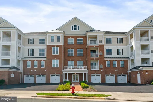 Property Slideshow image 3 of 49 | 44589 york crest ter 405, Ashburn, VA, 20147