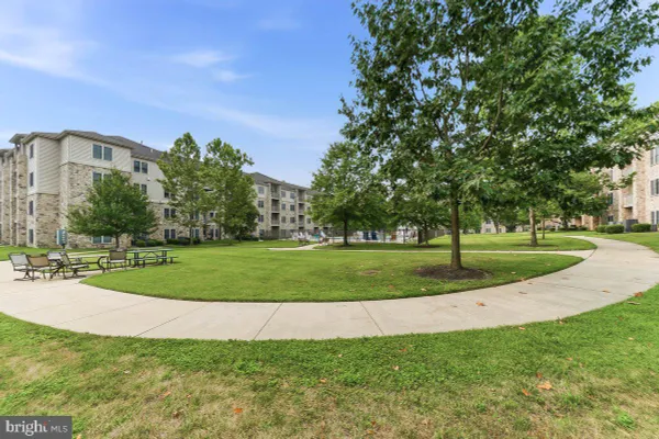 Property Slideshow image 2 of 28 | 2000 fountainview cir 2408, Newark, DE, 19713