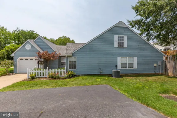 Property Slideshow image 2 of 87 | 11248 summerlake blvd, Fredericksburg, VA, 22407