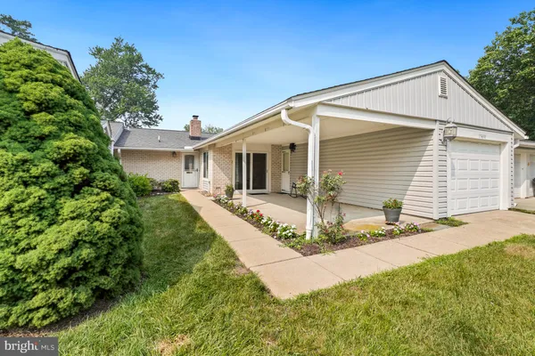 Property Slideshow image 2 of 43 | 15430 bramblewood dr 22-b, Silver Spring, MD, 20906
