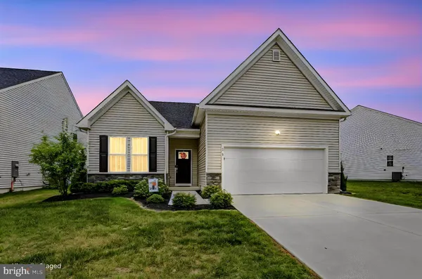 Property Slideshow image 2 of 25 | 678 mayfield falls dr, Newark, DE, 19702