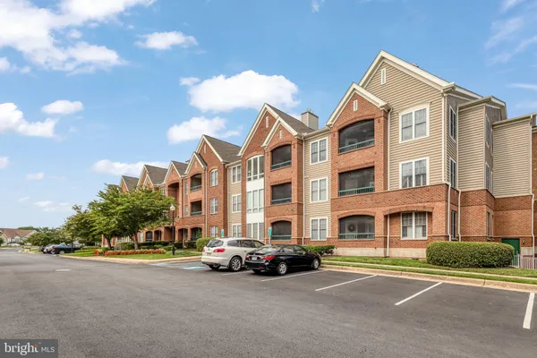 Property Slideshow image 2 of 48 | 13890 chelmsford dr 305, Gainesville, VA, 20155