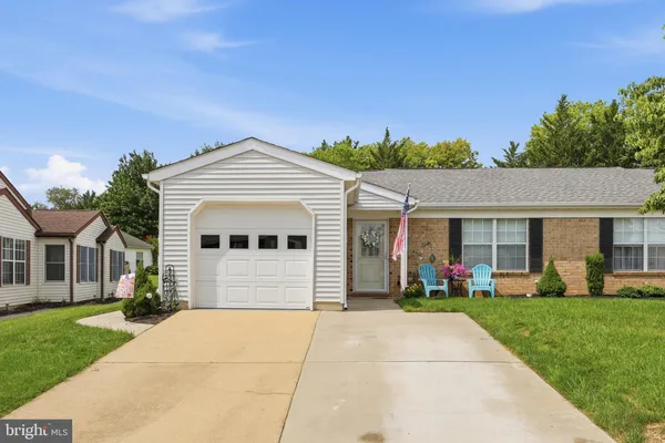 Property Slideshow image 2 of 48 | 5679 barberry ct, Frederick, MD, 21703