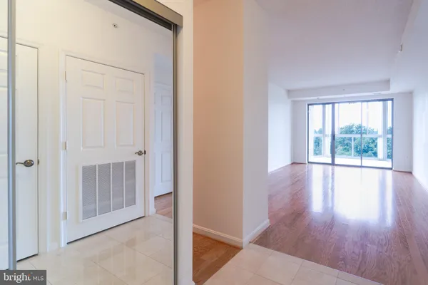 Property Slideshow image 3 of 51 | 19355 cypress ridge ter 905, Leesburg, VA, 20176