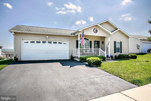 Property Slideshow image 2 of 32 | 64 middlemarch rd, Douglassville, PA, 19518