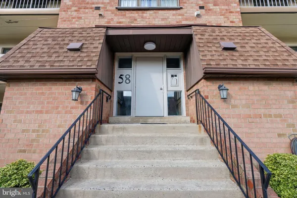 Property Slideshow image 2 of 23 | 58102 delaire landing rd 102, Philadelphia, PA, 19114