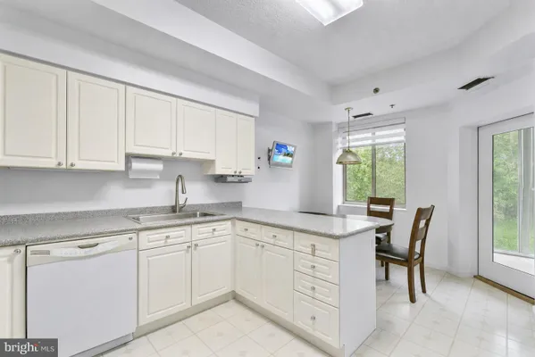 Property Slideshow image 3 of 26 | 2901 s leisure world blvd 401, Silver Spring, MD, 20906