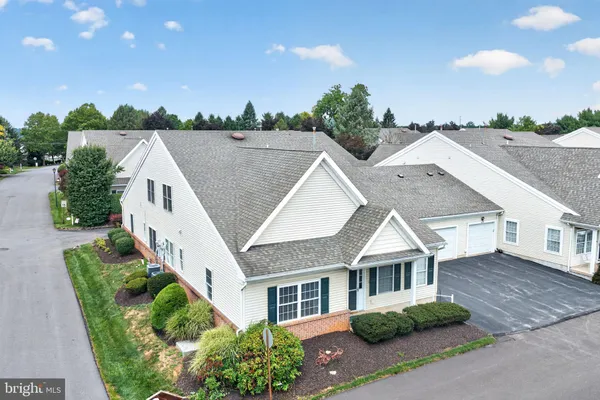 Property Slideshow image 3 of 32 | 4690 blue grass ln, Macungie, PA, 18062